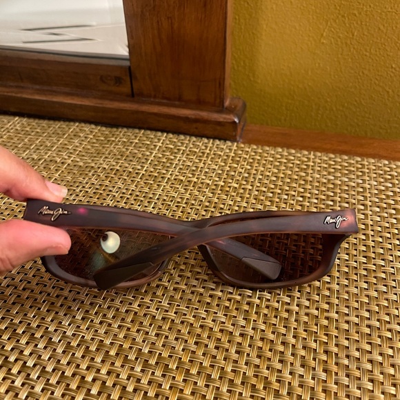 Authentic Maui Jim polarize unisex shades main image 7